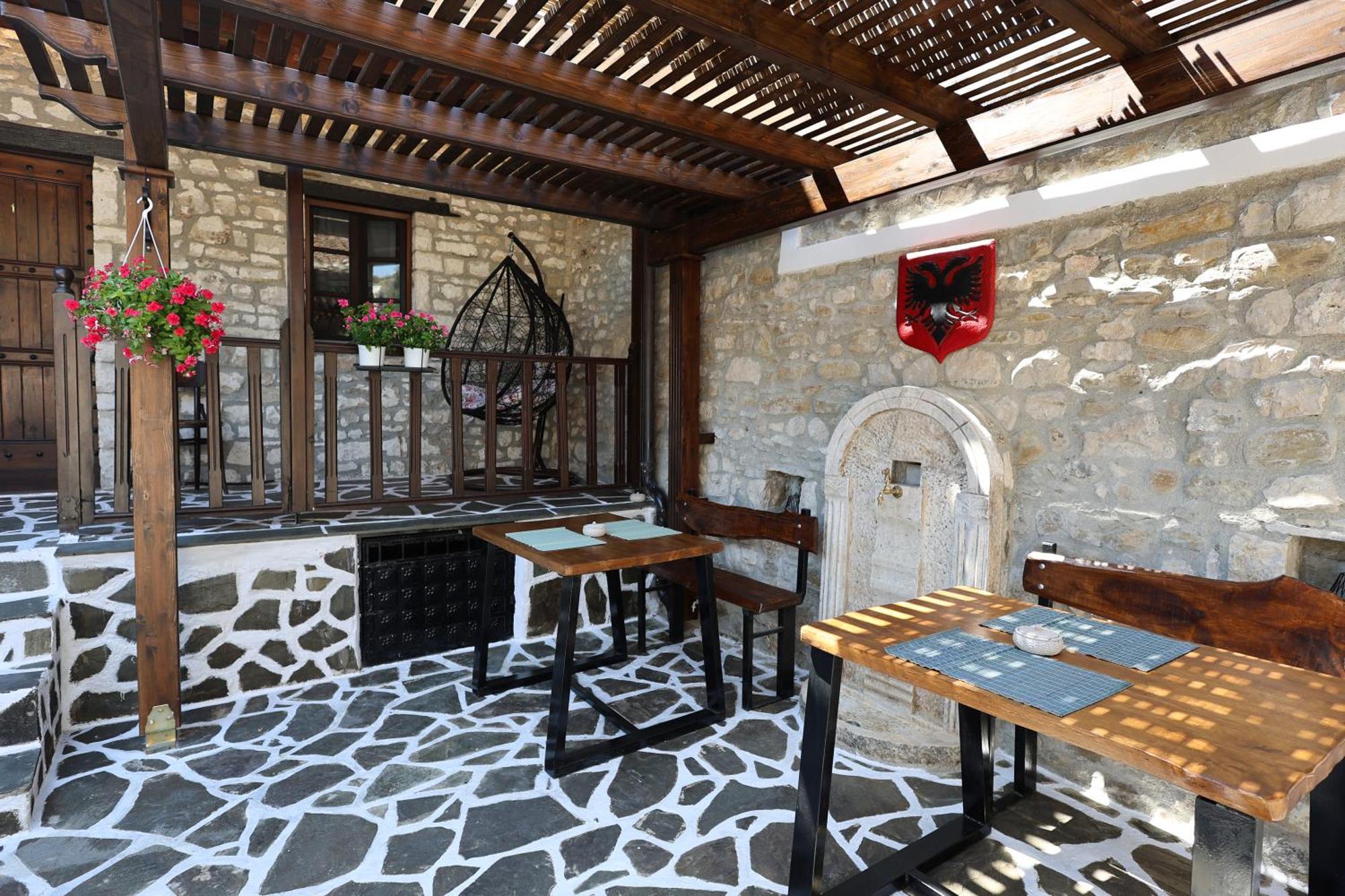 Ador Boutique Hotel Berati Exterior foto