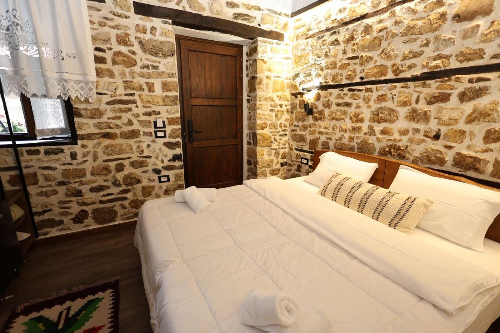Ador Boutique Hotel Berati Exterior foto