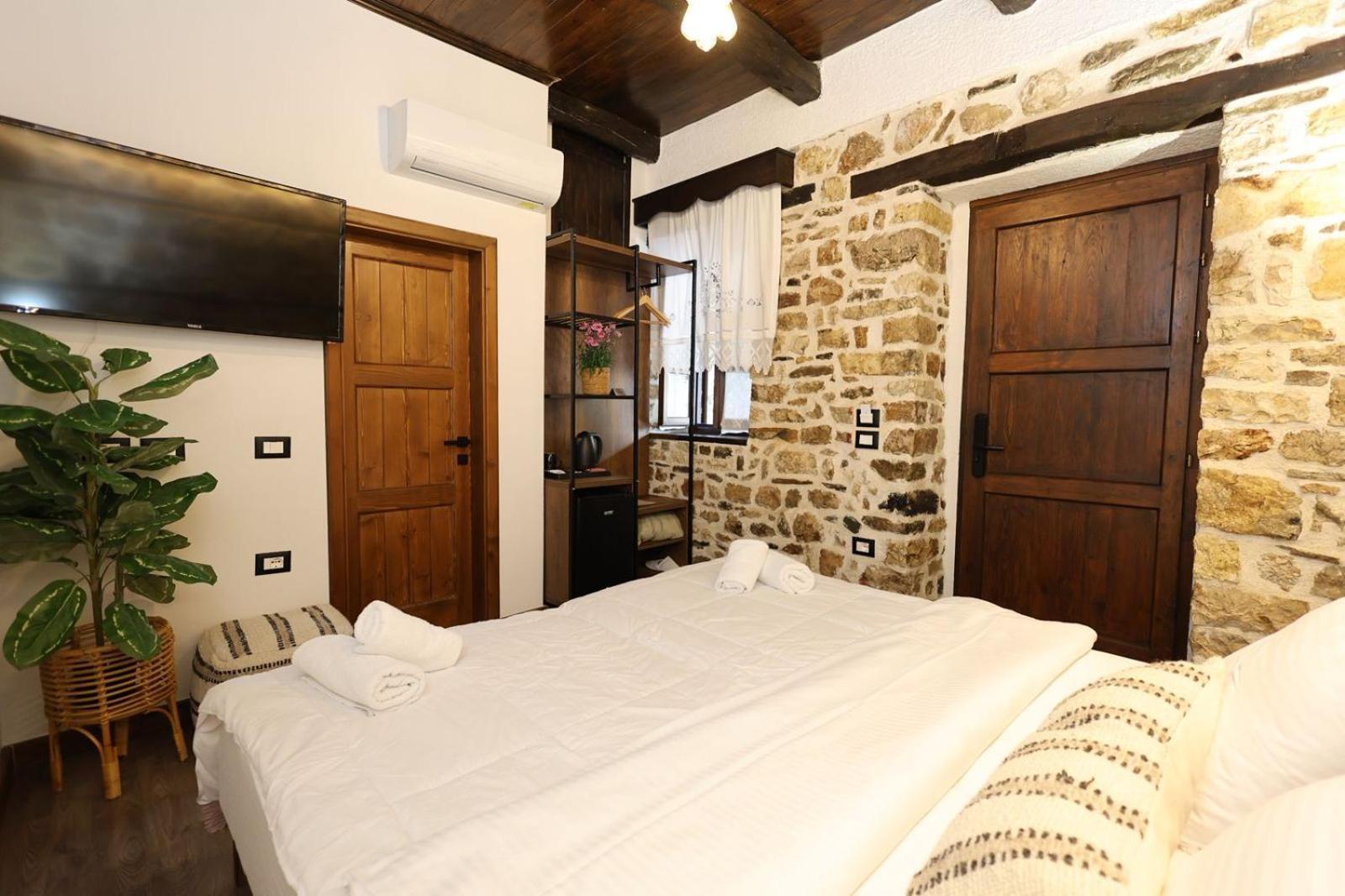 Ador Boutique Hotel Berati Exterior foto